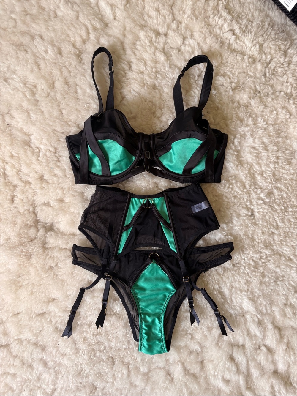 Playful Promises Black and Emerald Green Women's Lingerie Set 34DDD / US 4